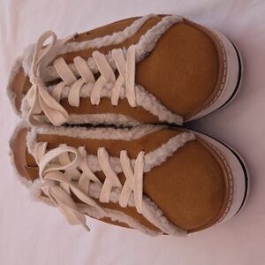 Chelsea & Violet tan suede platform mules Lace Up Faux Shearling Trim Size 10